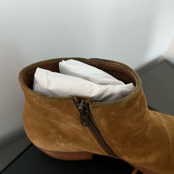 Frye Carson Piping Bootie - Picture 3 of 13